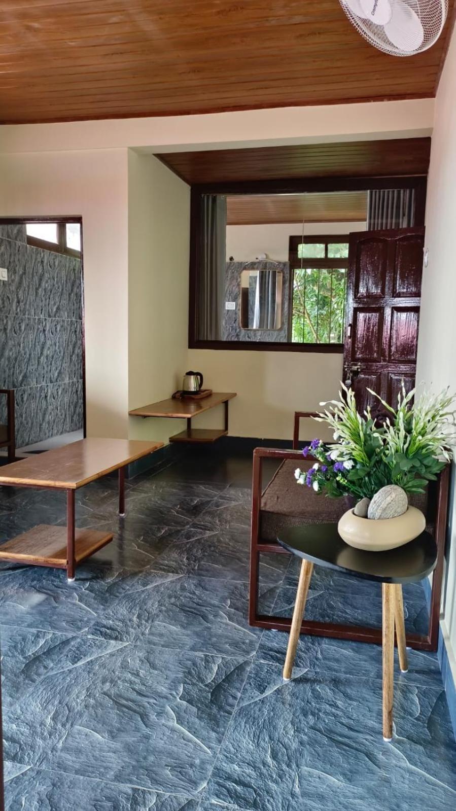 Aam'S Courtyard Hotel Kalimpong Exterior photo