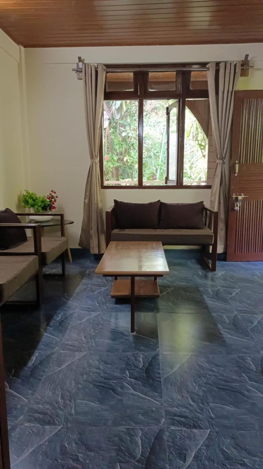 Aam'S Courtyard Hotel Kalimpong Exterior photo