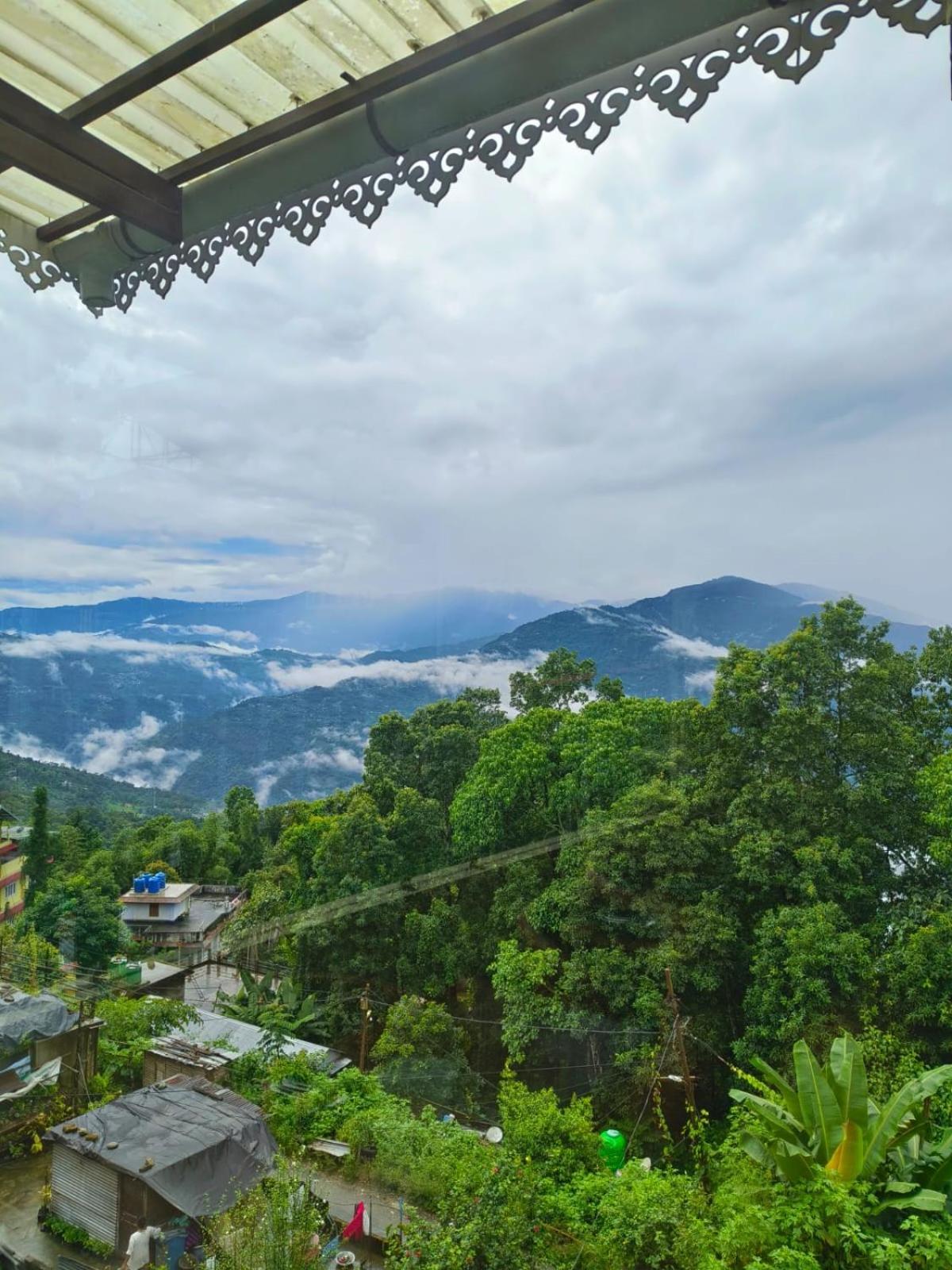 Aam'S Courtyard Hotel Kalimpong Exterior photo